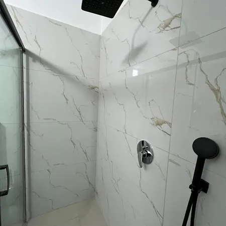 Lake Apartment Apartman *